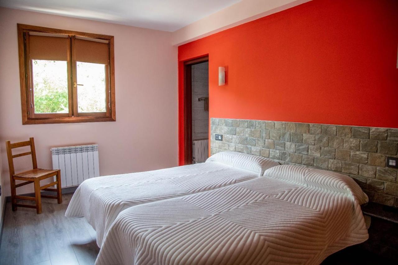 Twin Room with Mountain View,950239777:JPEG